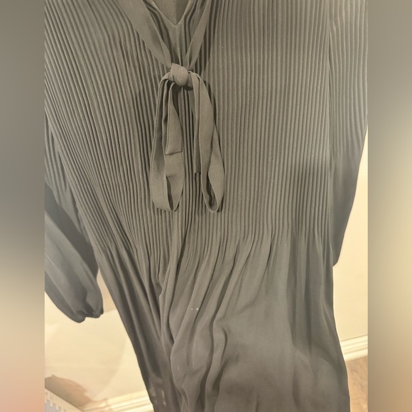 Black dress with front tie and pleats - Picture 2 of 3